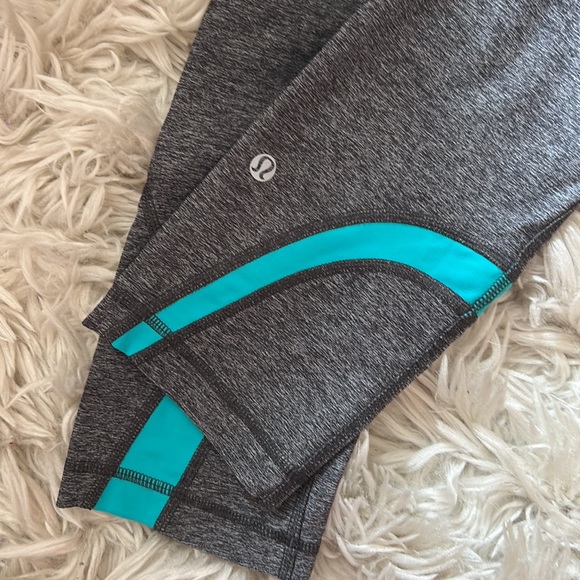 LULULEMON LEGGINGS TURQUOISE & GREY. Sz. 6. Crop pant  & Sport Top. - Picture 4 of 10